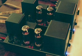 quad2-two-amps-nightglow-march2006.jpg